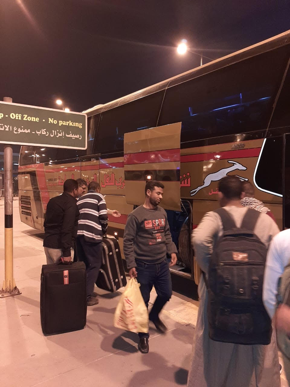 نقل ركاب 4 قطارات قادمة من اسوان والاقصر للقاهرة بعد الحظر   (4)