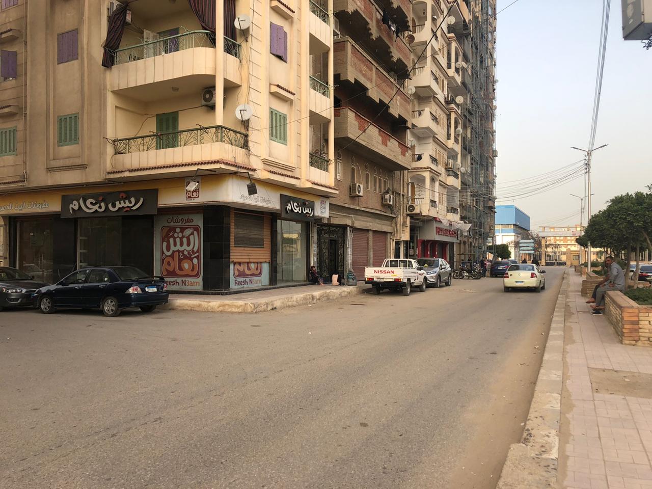 محلات كفر الشيخ تغلق فى المواعيد المحددة (1)