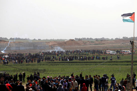 فلسطينيون-يحيون-ذكرى-يوم-الأرض-على-الحدود-بين-غزة-وإسرائيل