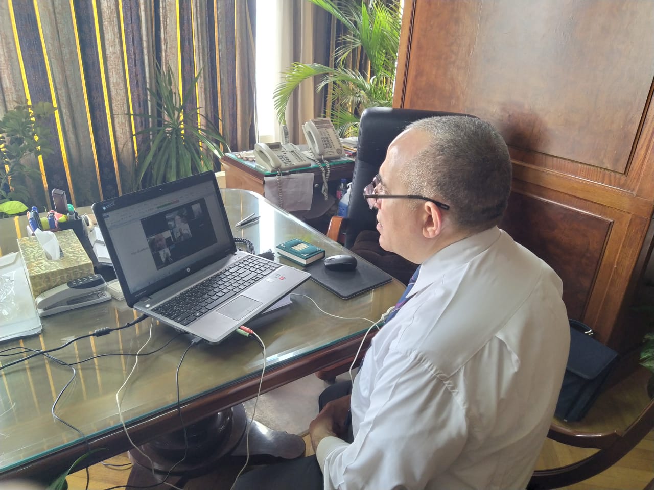 وزير الرى يجتمع مع قيادات الوزارة بالفيديو كونفرانس  (2)