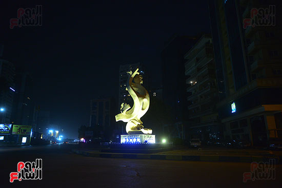 4557305-تمثال-بناصية-شارع-لبنان