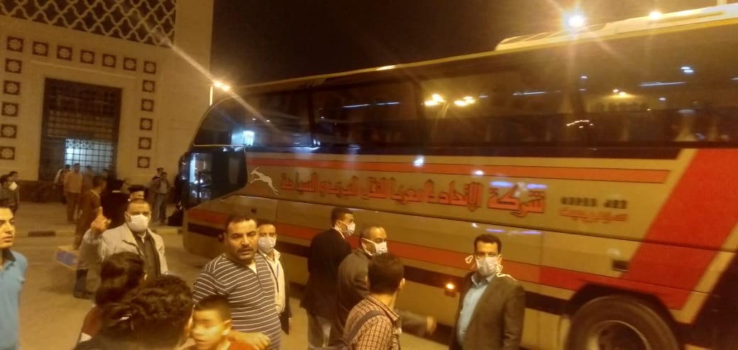 نقل ركاب 3 قطارات من قادمة اسوان والاقصر للقاهرة بعد الحظر  (1)