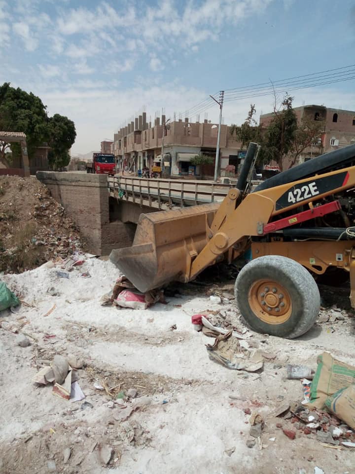 رفع المخلفات والقمامة من قرى سوهاج (5) - Copy - Copy