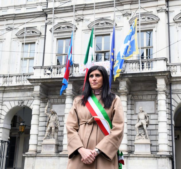 مسئولة ايطالية تقف دقيقة حداد على الضحايا