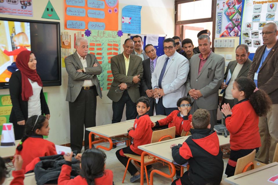محافظ جنوب سيناء فى زيارة للمدرسة المصرية اليابانية بالطور (3)