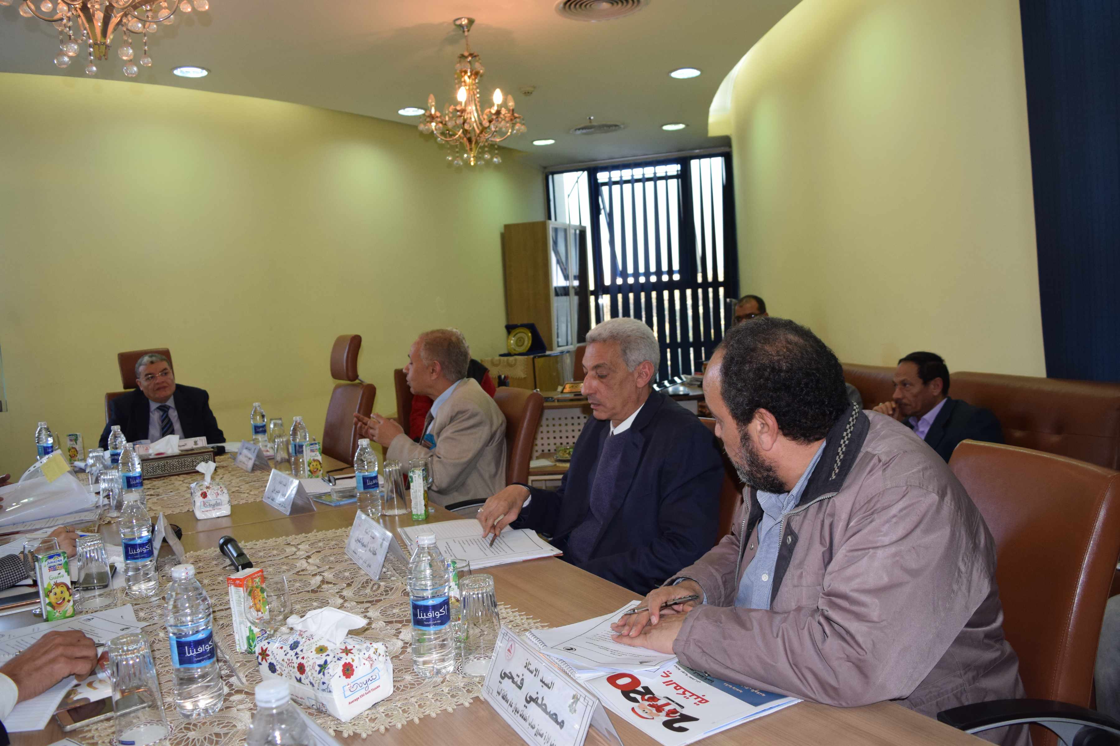 اجتماع مجلس أمناء مكتبة مصر العامة بحضور محافظ المنيا (2)