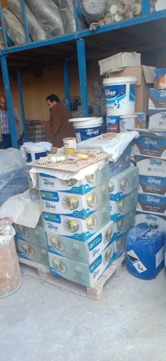 ضبط منتجات منتهية الصلاحية بأحد مصانع بويات بمنطقة بياض العرب الصناعية في بني سويف (7)
