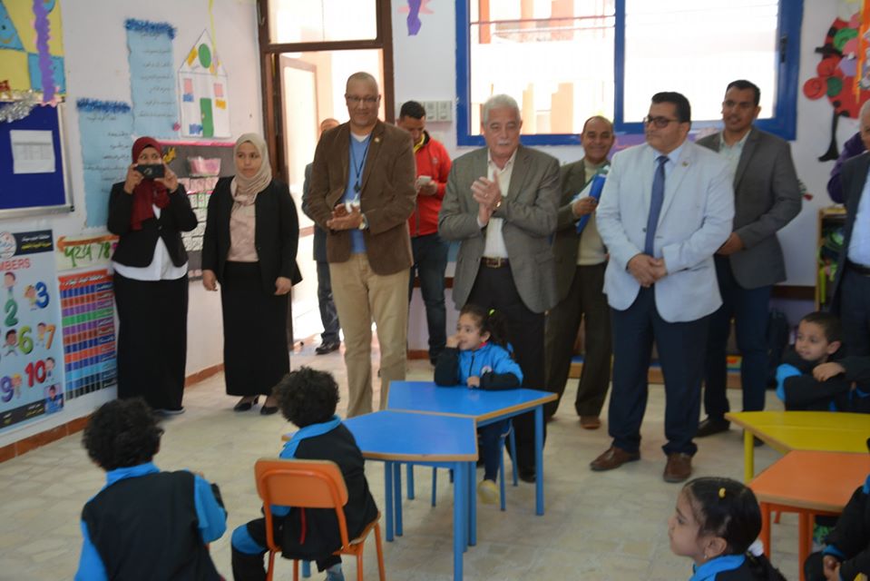 محافظ جنوب سيناء فى زيارة للمدرسة المصرية اليابانية بالطور (4)