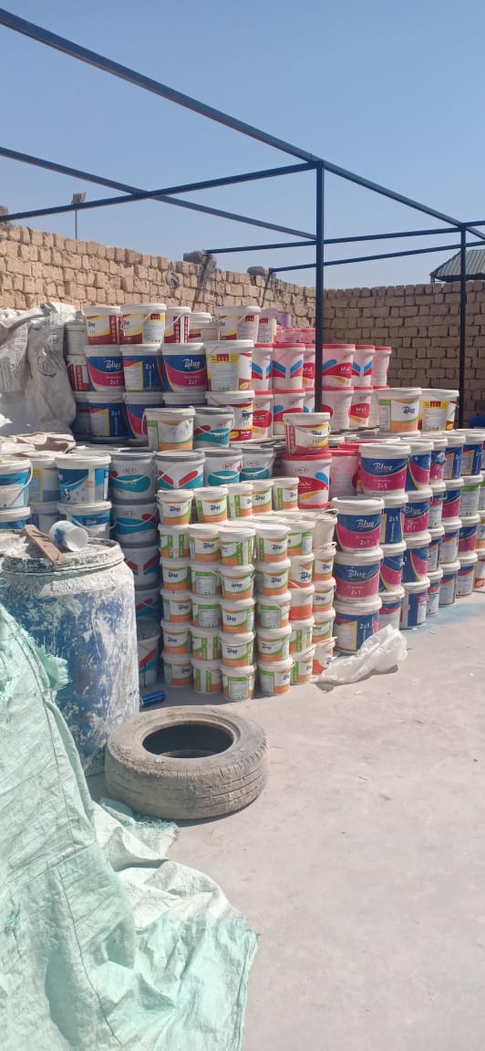 ضبط منتجات منتهية الصلاحية بأحد مصانع بويات بمنطقة بياض العرب الصناعية في بني سويف (1)