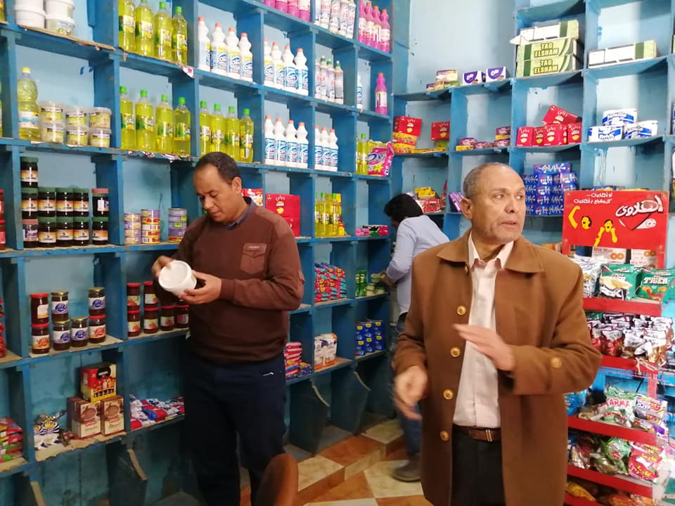 رئيس مدينة الطود يقود حملة تموينية على المحلات التجارية والبقالة (1)