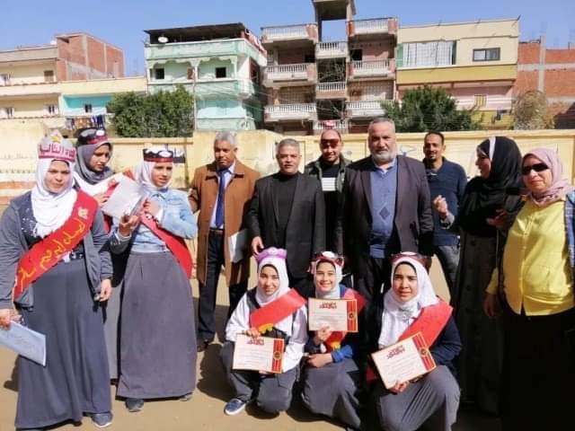 ئيس المنطقة الأزهرية بالإسكندرية يكرم طالبات المعاهد المتفوقات (1)