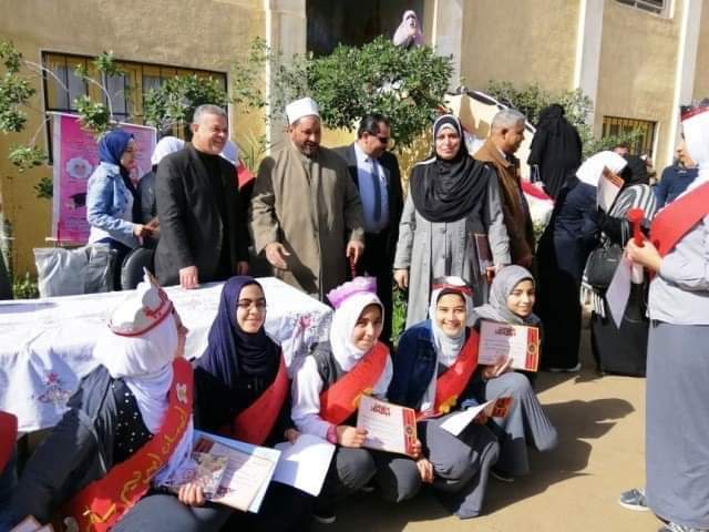ئيس المنطقة الأزهرية بالإسكندرية يكرم طالبات المعاهد المتفوقات (3)