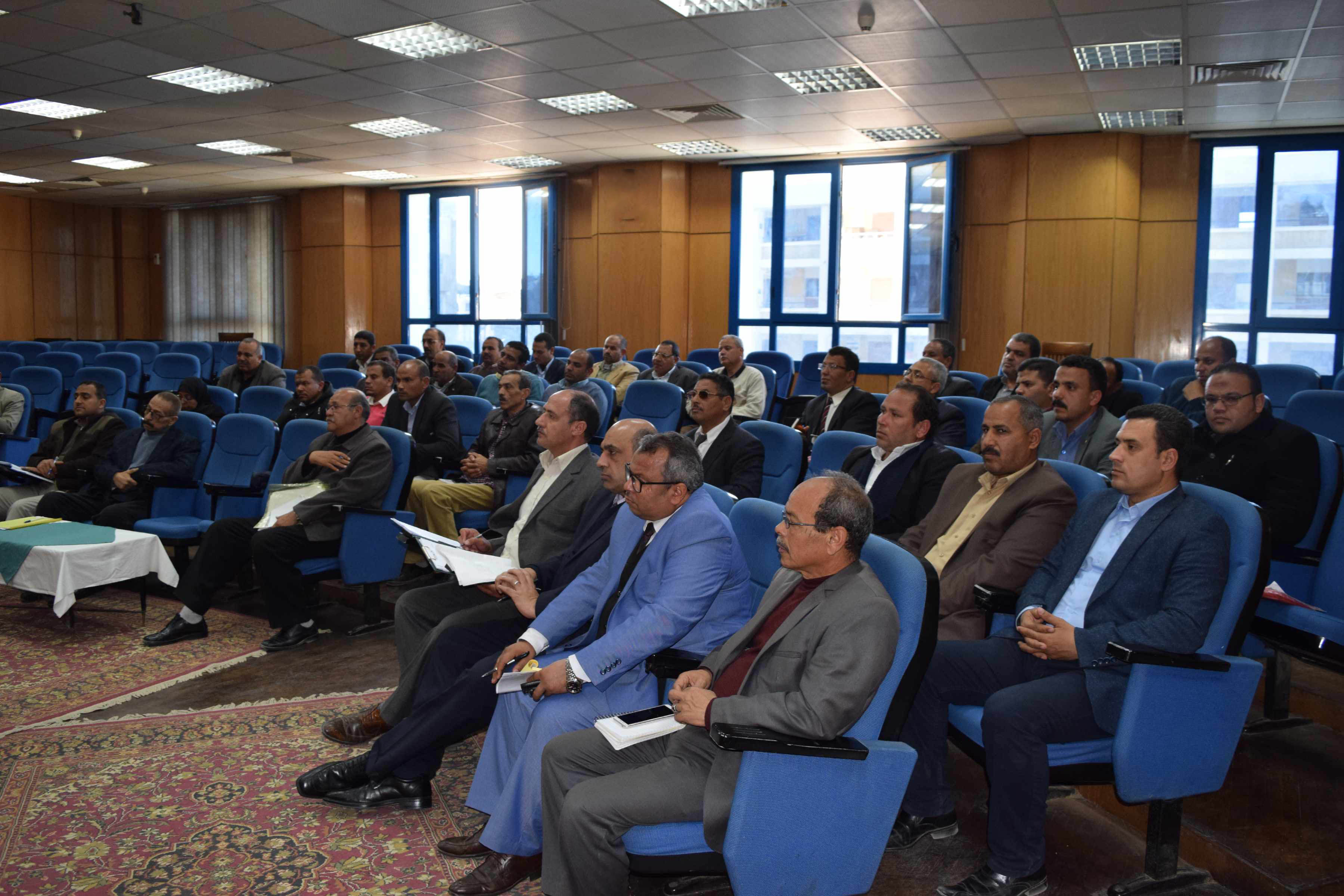 لقاء محافظ المنيا برؤساء المراكز والمدن (2)