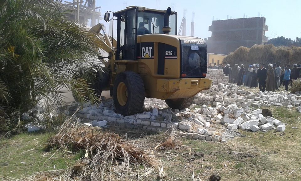 تنفيذ 11 حالة إزالة تعديات بمساحة 10 قراريط و22 سهم بمدينة الطود (1)