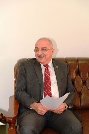 رئيس جامعة أسيوط يؤكد على الدور العلمي والثقافي (9)
