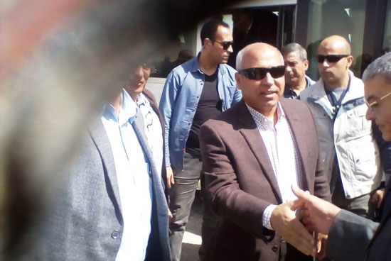 وزير  النقل يصل المنيا ويتفقد محور سمالوط الحر والطريق الصحراوى (1)