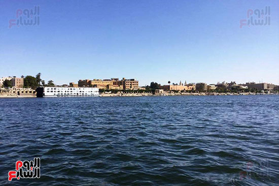 المركب التى تضم المصابين معزولة فى قلب نهر النيل بالأقصر