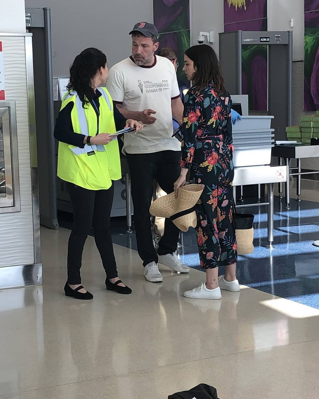 بن أفليك و آنا دي أرماس في المطار