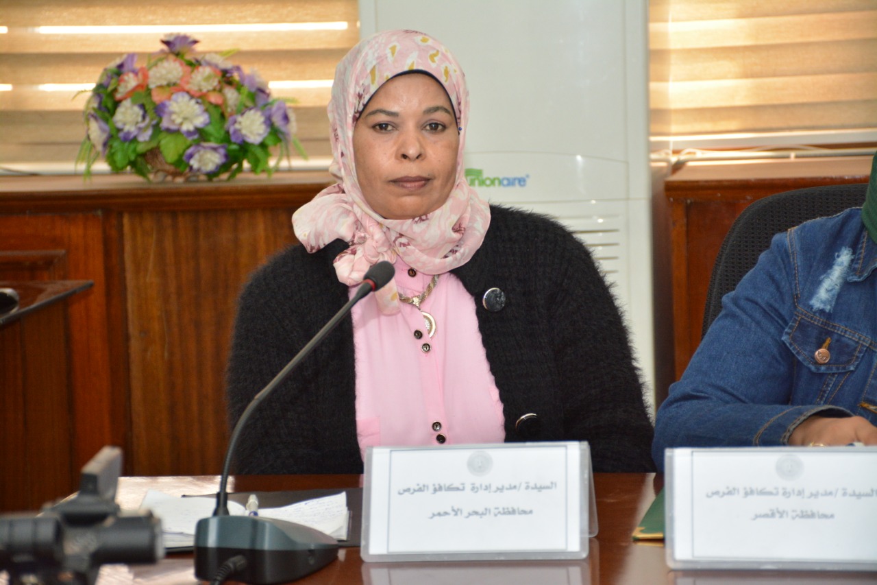 تدريب السيدات بالمركز الحرفي علي العديد من الأنشطة الحرفية  (2)