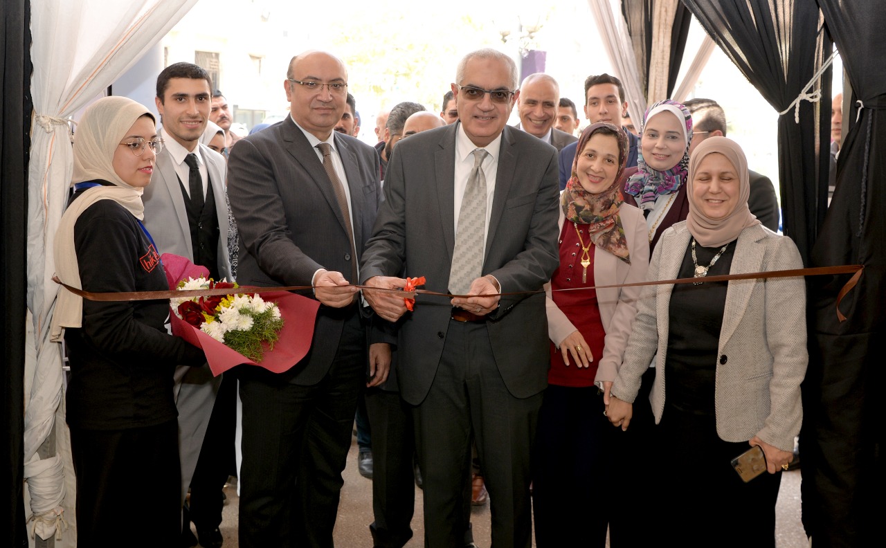  افتتاح ملتقى التوظيف العاشر بكلية الصيدلة جامعة المنصورة (1)