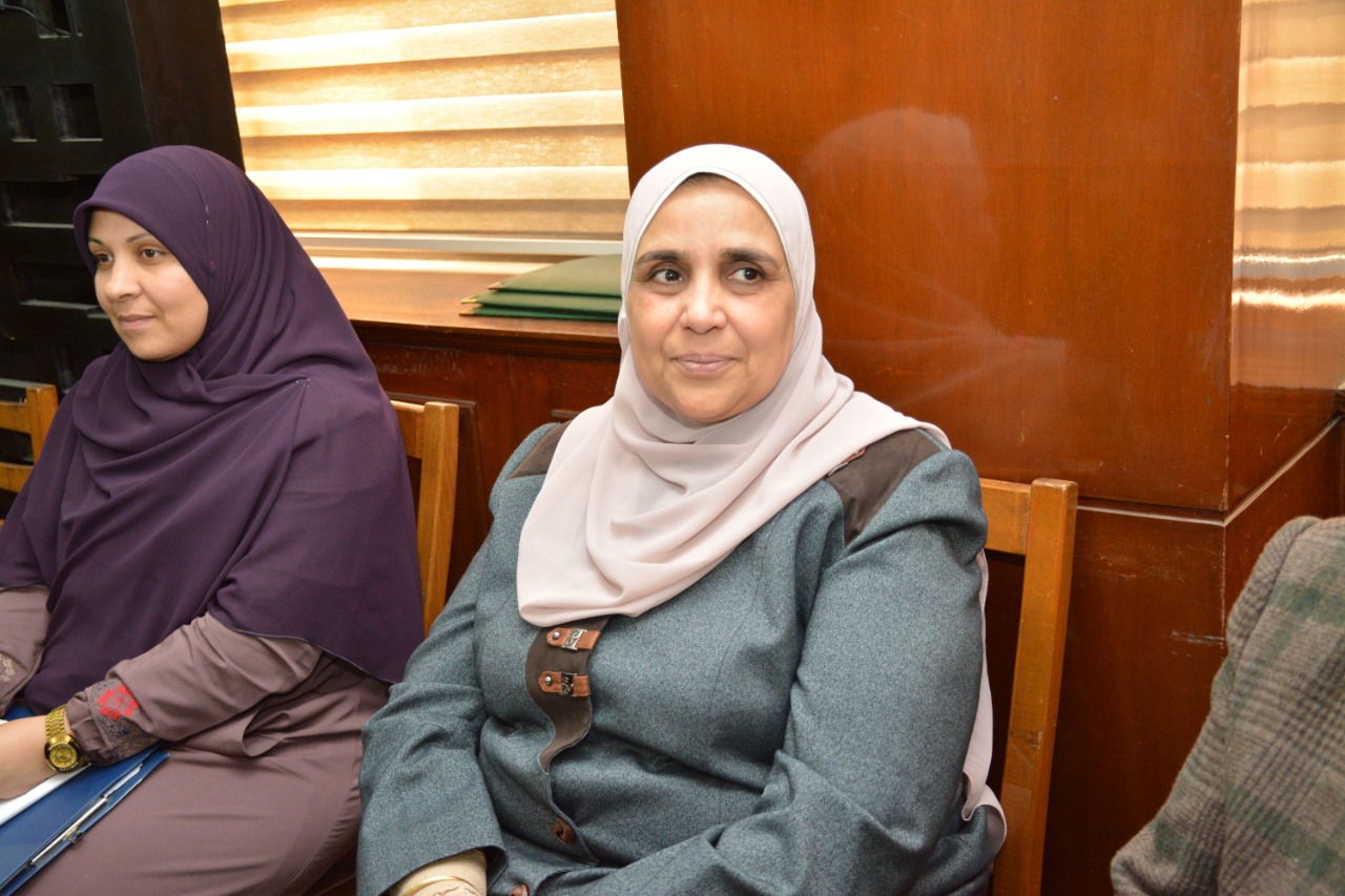 تدريب السيدات بالمركز الحرفي علي العديد من الأنشطة الحرفية  (6)