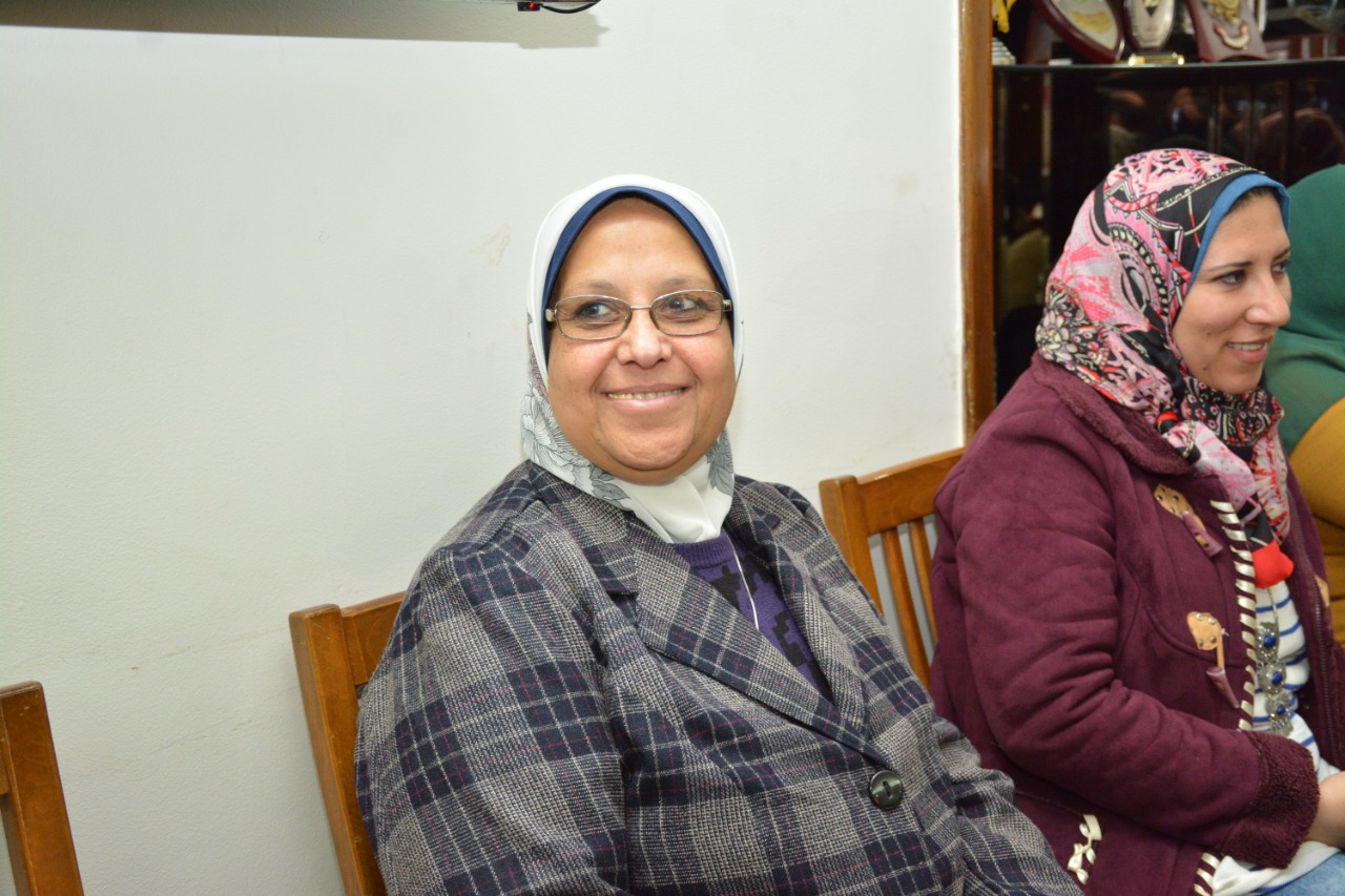 تدريب السيدات بالمركز الحرفي علي العديد من الأنشطة الحرفية  (7)