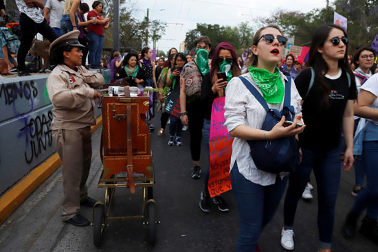 احتجاجات-يوم-المرأة-بالمكسيك