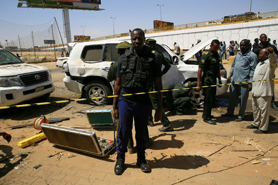 الشرطة-السودانية-تفحص-منطقة-الحادث