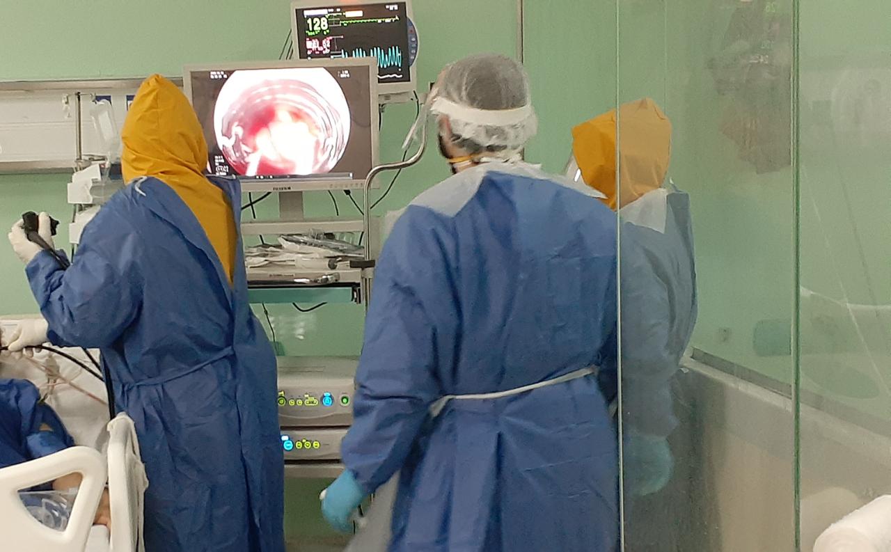 نجاح فريق طبى  بكلية الطب جامعة حلوان  فى إنقاذ مريض  بمستشفى العزل  15 مايو  (1)