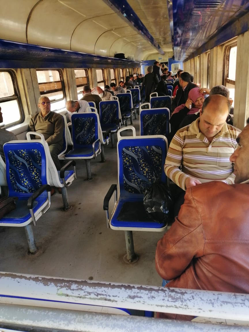 الهدوء يسيطر على قطار القاهرة - الزقازيق بدون زحامًا للركاب  (1)