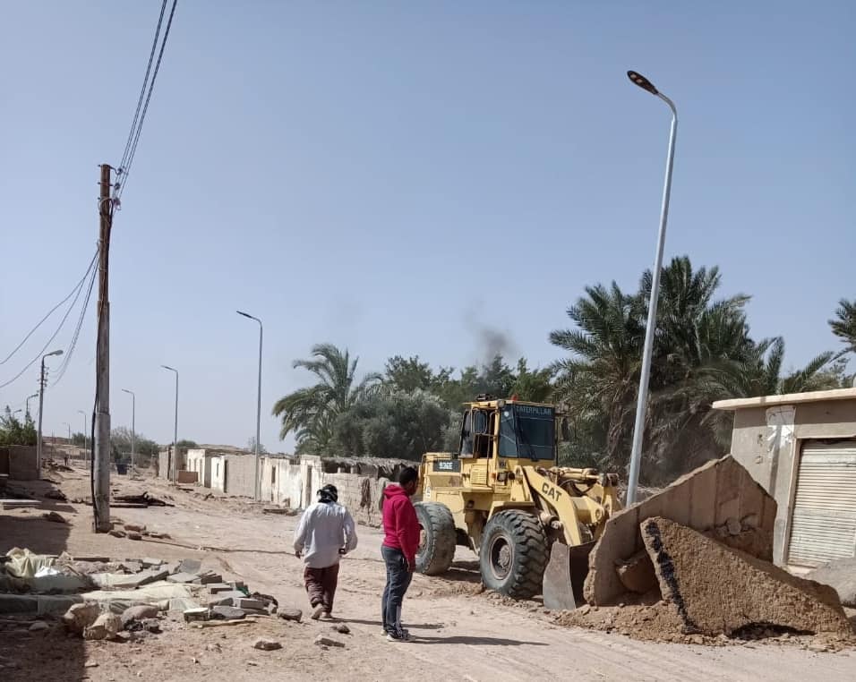 بدء أعمال رصف طريق قرية الوادى الرئيسى بطور سيناء (1)