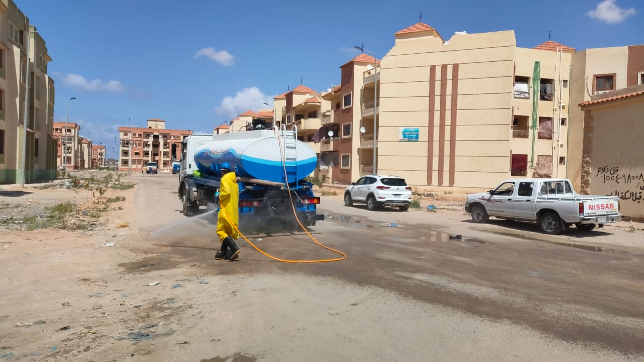 شركة مياه مطروح تواصل حملاتها لتطهير الشوارع  (3)