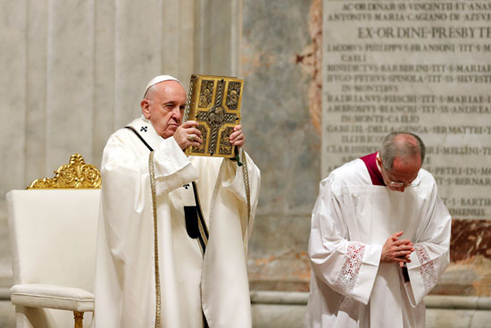 البابا فرنسيس يقود القداس الاحتجاجى