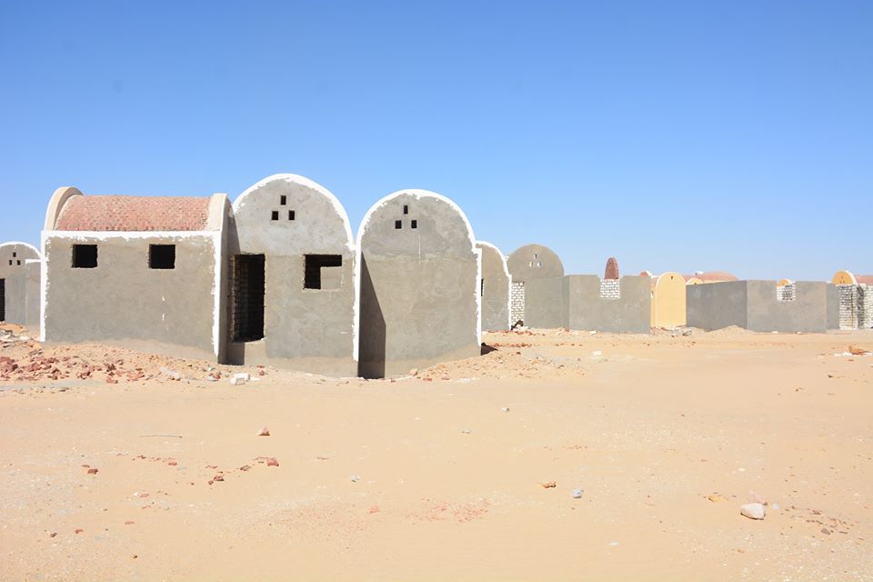مشروع 100 بيت ريفى بقرية جناح فى الخارجة (3)