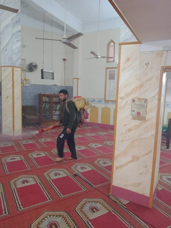 تطهير مساجد القرية.
