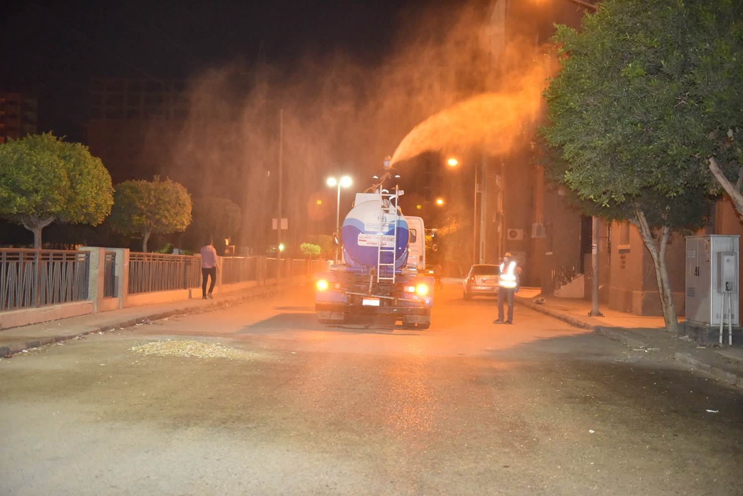 محافظ أسيوط يستكمل حملات تطهير شوارع وميادين حي غرب (3)