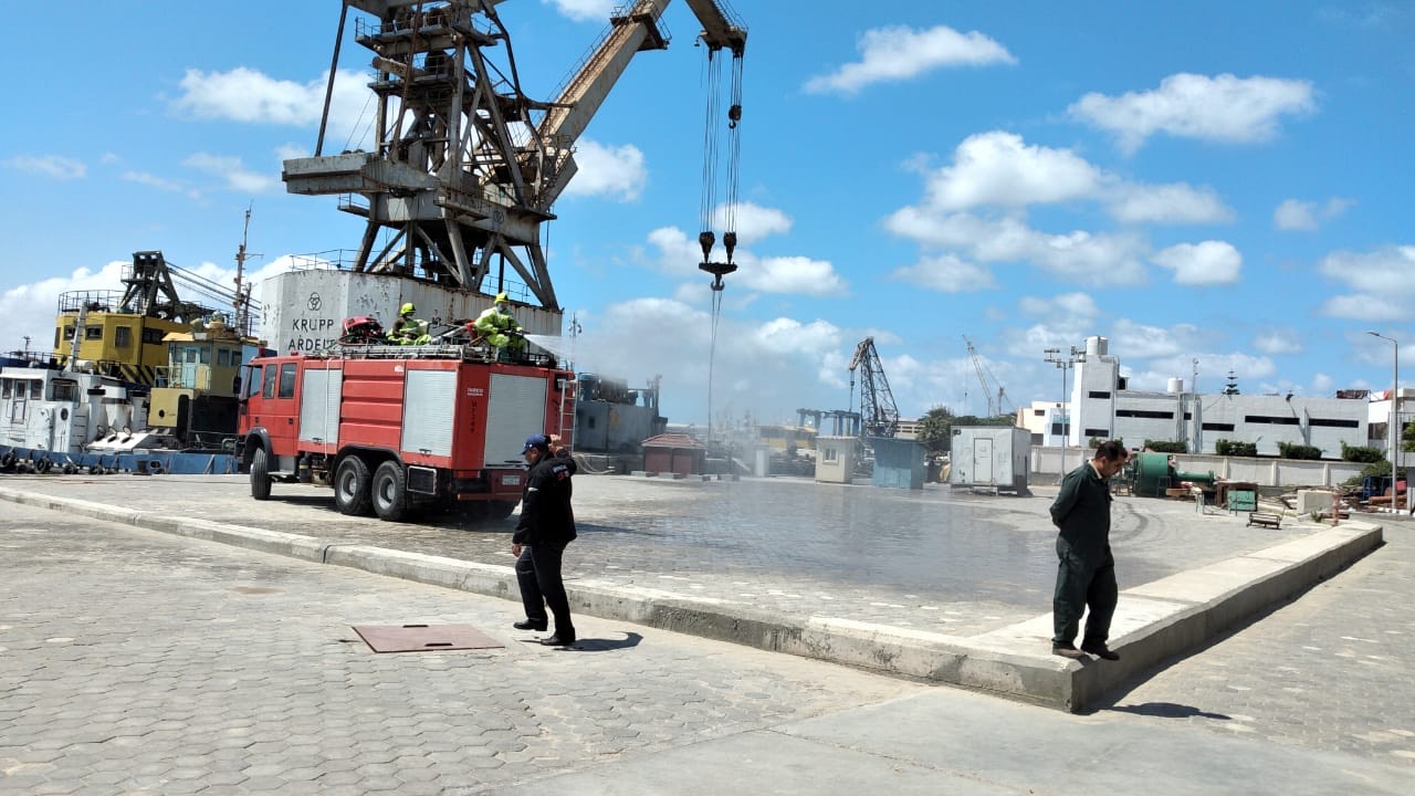 عمليات التطهير بميناء الإسكندرية (3)