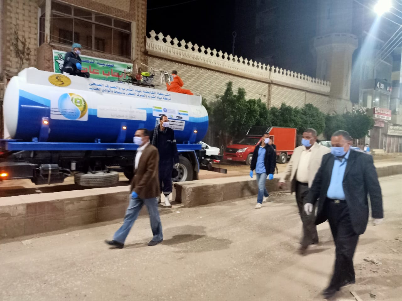 محافظة أسيوط تواصل أعمال النظافة وتطهير ورش الشوارع والميادين بالمراكز  (10)