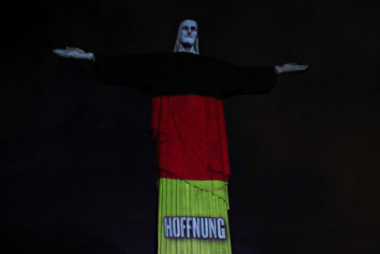إضاءة تمثال المسيح بعلم ألمانيا