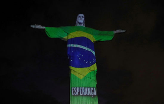 إضاءة تمثال المسيح بعلم البرازيل