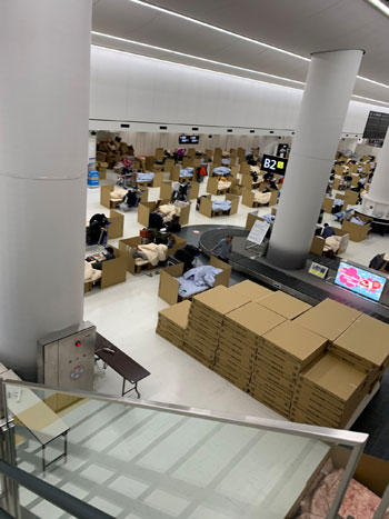 مطار ناريتا اليابانى يوفر أسرة من الورق المقوى