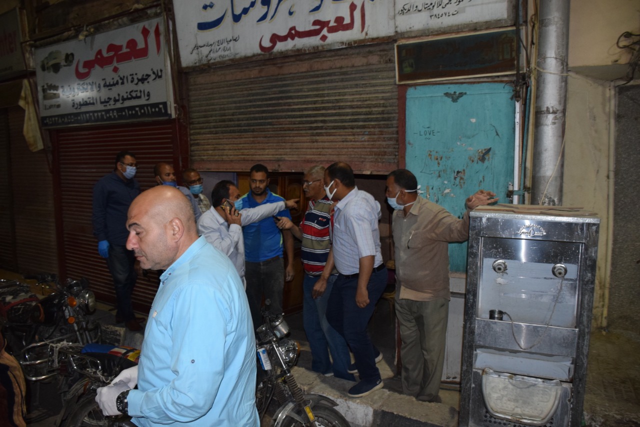 ضبط مخالفات المحلات خلال حظر التجوال بمدينة الأقصر