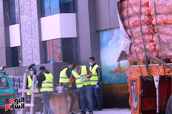 عمال مشروعات ميناء الإسكندرية يلتزمون بالإجراءات الوقائية (9)