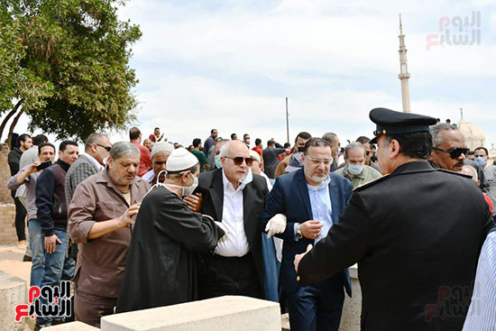 59076-الاف-المواطنين-فى-تشييع-الجنازة