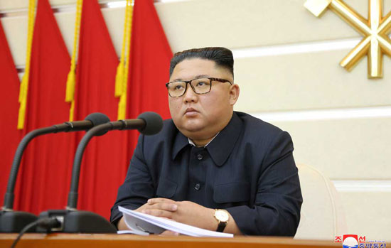 الزعيم كيم جونج زعيم كوريا الشمالية