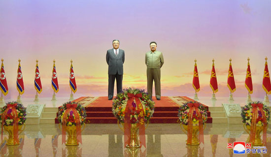 تمثال كيم إيل سونج مؤسس كوريا الشمالية