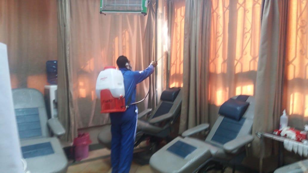 استمرار عمليات تعقيم وتطهير مستشفيات جامعة القاهرة لمكافحة انتشار كورونا (5)