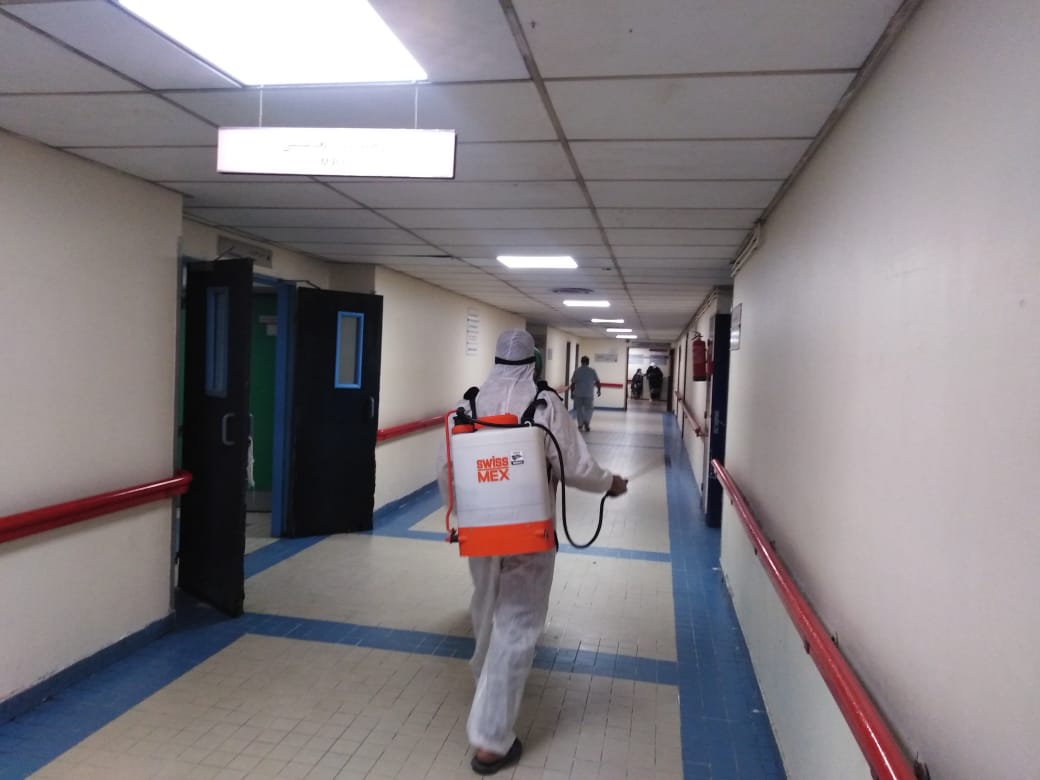 استمرار عمليات تعقيم وتطهير مستشفيات جامعة القاهرة لمكافحة انتشار كورونا (2)