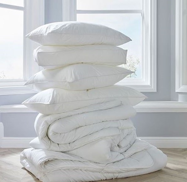 27045434-8207949-Helena_advised_that_pillows_should_be_washed_every_three_months_-a-2_1586933375229