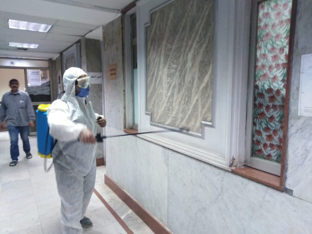 استمرار عمليات تعقيم وتطهير مستشفيات جامعة القاهرة لمكافحة انتشار كورونا (4)